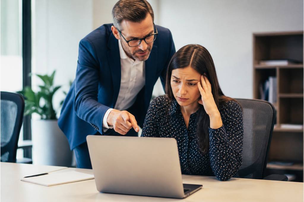 Définition du micromanagement : causes, signes et solutions pour mieux manager une équipe